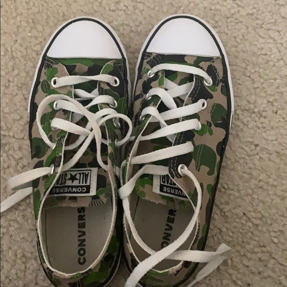 Converse Camo Chuck Taylors! Like New with Box! - Picture 1 of 4